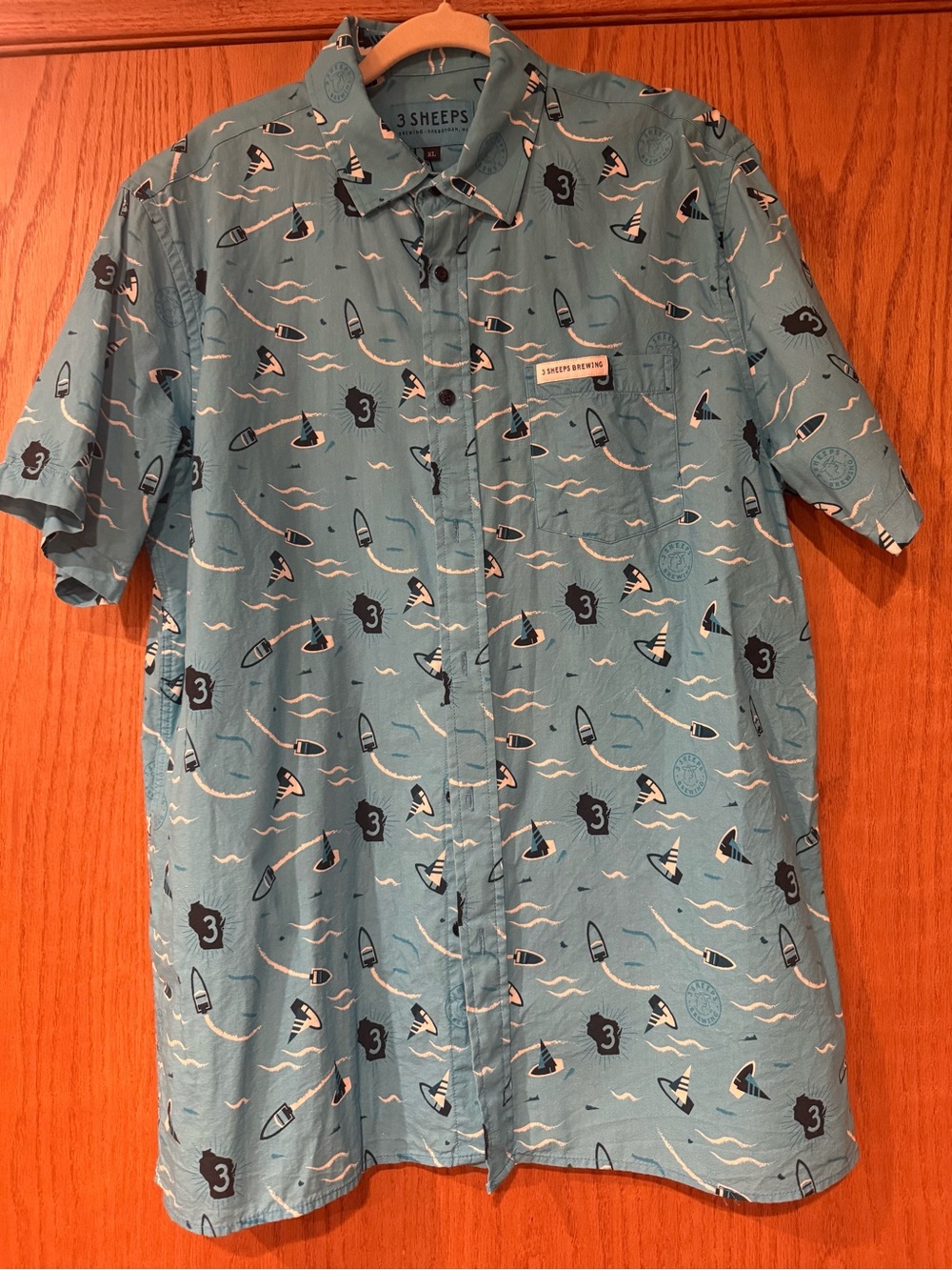 Men's 3 Sheeps Brewery Short Sleeve Button-Up Shirt - Teal Boat Print